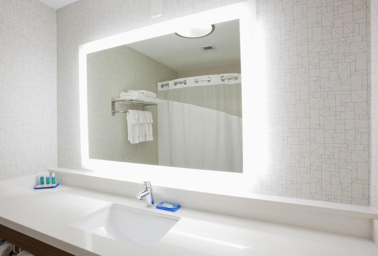 Holiday Inn Express Hotel & Suites Fort Collins By Ihg Εξωτερικό φωτογραφία