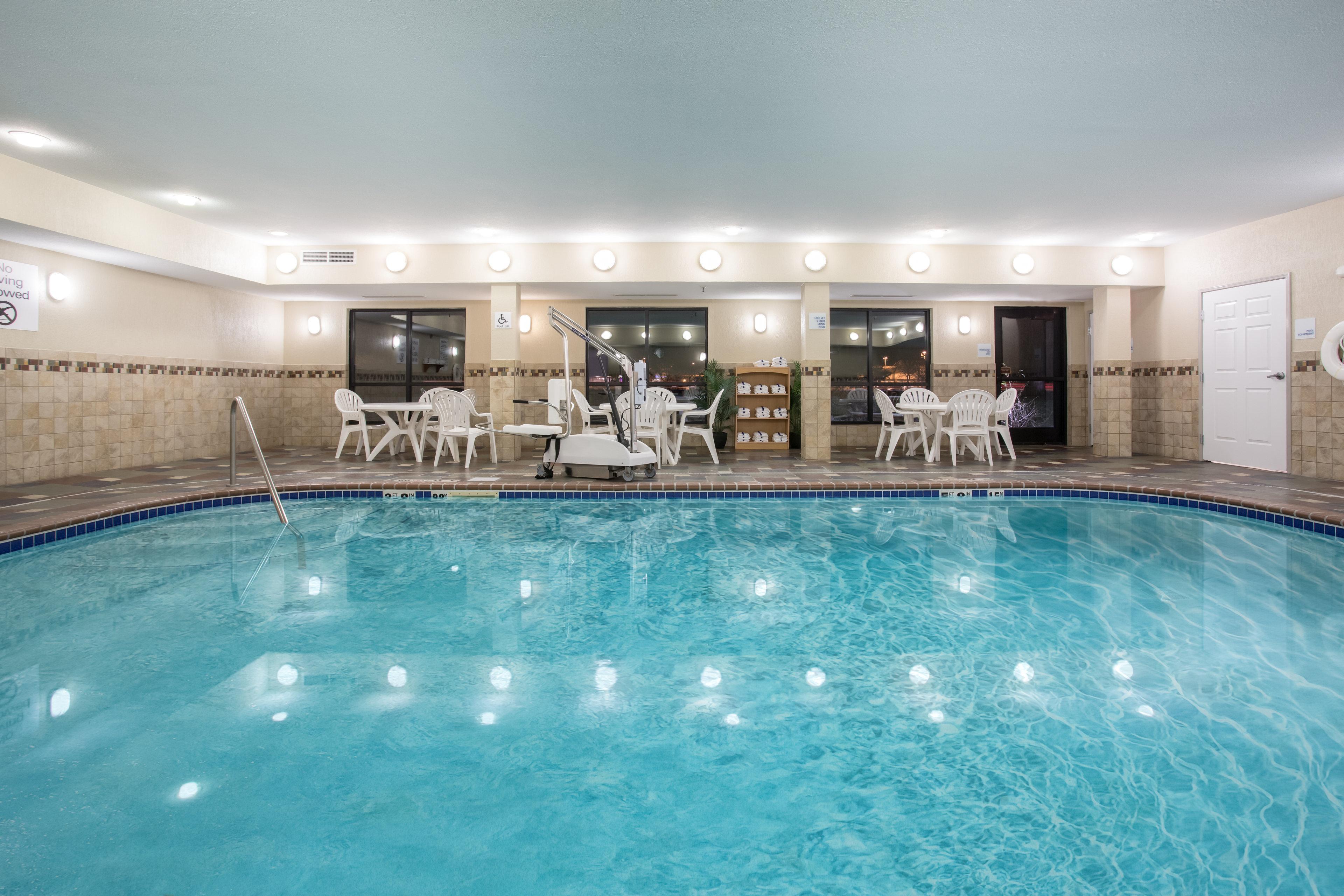 Holiday Inn Express Hotel & Suites Fort Collins By Ihg Εξωτερικό φωτογραφία